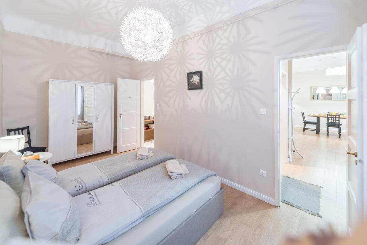 Ferienwohnung Downtown Heart 3 Bdr, 2 Bath, A/C Budapest Exterior foto