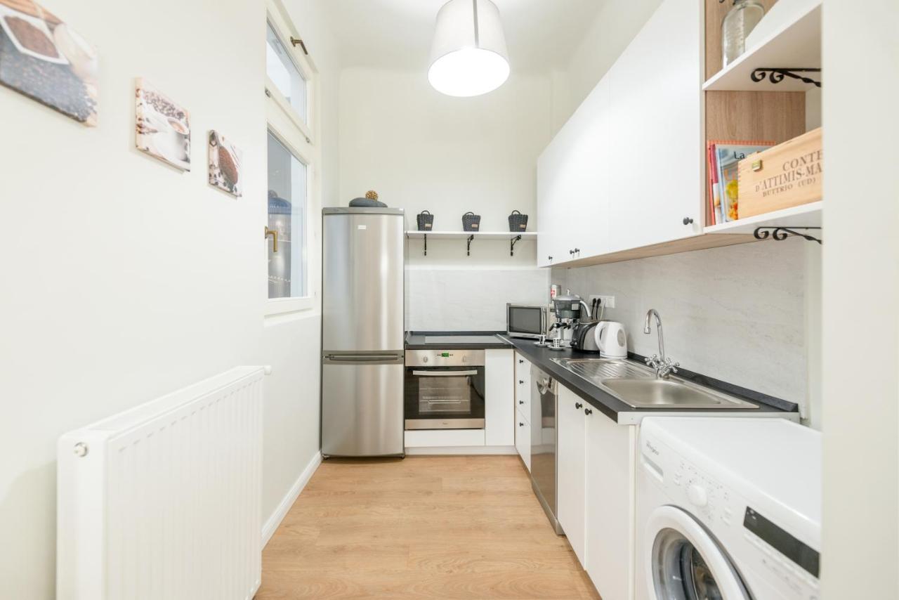 Ferienwohnung Downtown Heart 3 Bdr, 2 Bath, A/C Budapest Exterior foto
