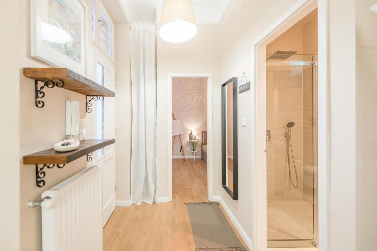 Ferienwohnung Downtown Heart 3 Bdr, 2 Bath, A/C Budapest Exterior foto